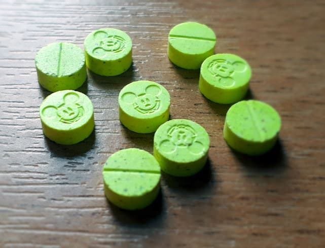 mickey-mouse-2cb-hug-drug-20mg-50-tablets.jpg Mickey Mouse–shaped 2C-B Hug Drug tablets – 20mg psychedelic pills in bulk 50-count pack